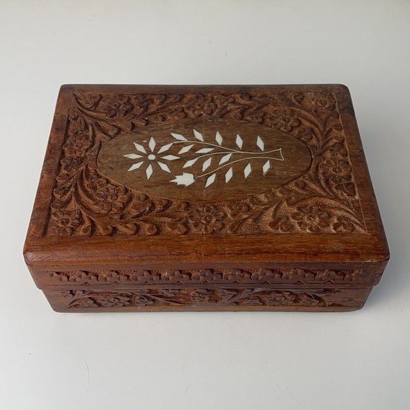 Vintage Wooden Hand Carved Trinket Box Floral Inlay Design - Picture 13 of 15